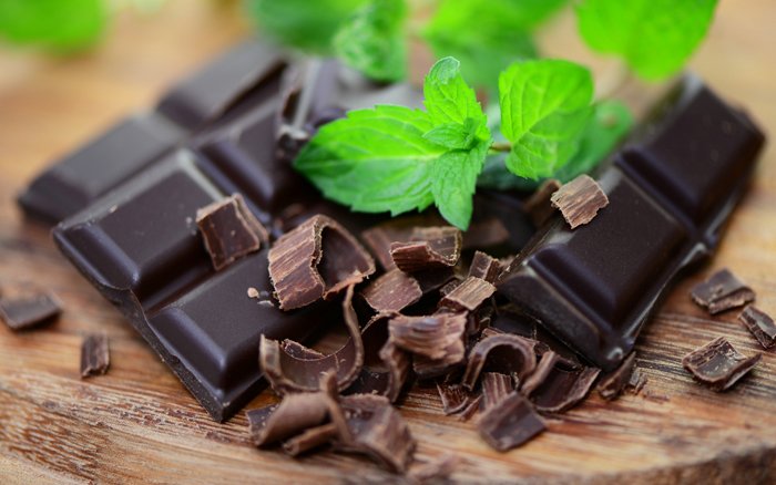 Trong socola có chứa nhiều flavonoïde và khoáng chất cần thiết như magiê giúp bảo vệ tim và não bộ